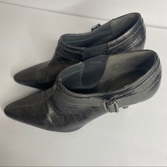 Kelly & Katie | Silver Heels - Picture 4 of 8